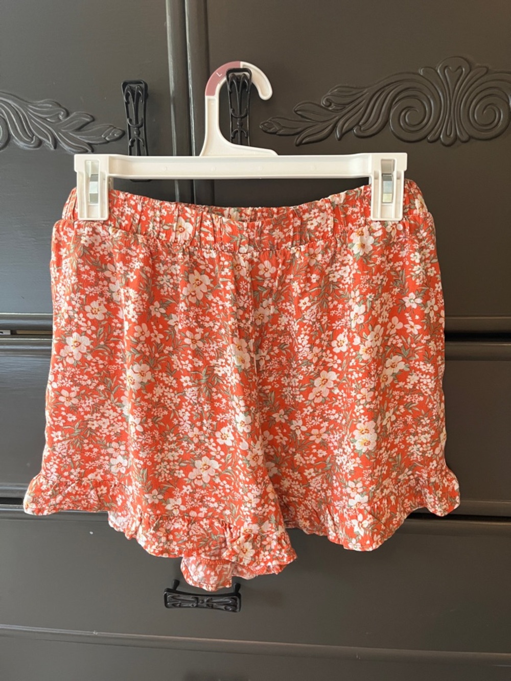 American Eagle - High-Waist Floral Ruffle Shorts in Coral